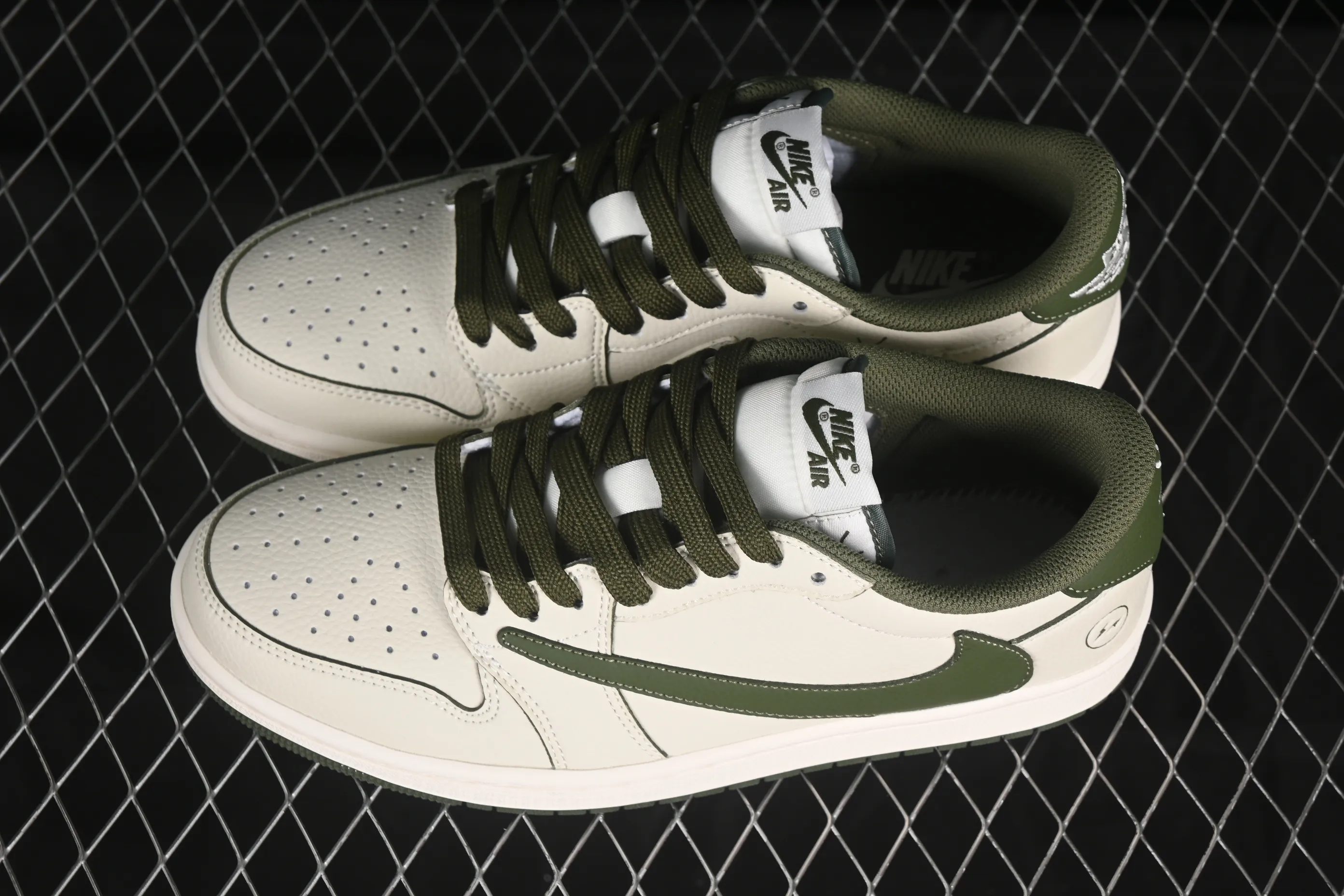 All categories Air Jordan Jordan series basketball shoes Air Jordan 1 Low high-end customized low-top sneakers Travis Scott x Fragment Design x Air Jordan 1 Low OG SP AJ1 Joe 1 Lightning joint low-top cultural casual sneakers LK1099-063